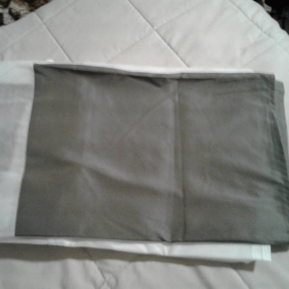 Queen size bed skirt